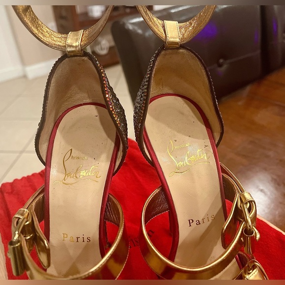 CHRISTIAN LOUBOUTIN
Ambertina Leather D'Orsay Pumps - Picture 3 of 8